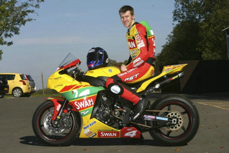 Roads stars Ian Hutchinson and Guy Martin in war of words
