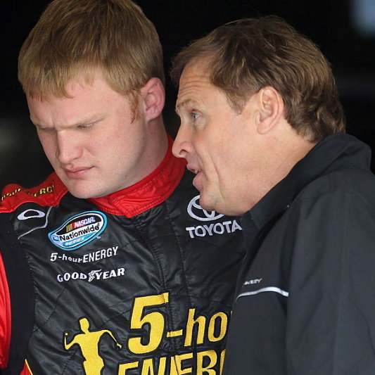 Vickers' crew to defend pit title