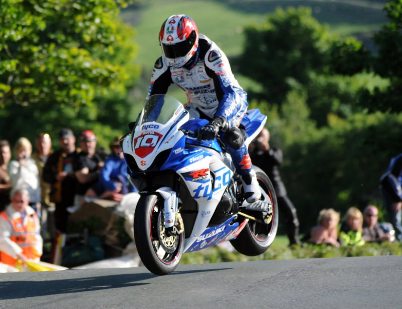 Dan Cooper gradually getting to grips with superbike at TT