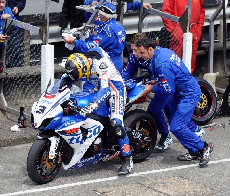 Simon Andrews injured following Superbike TT crash