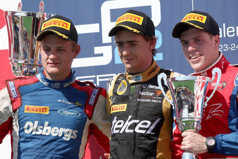Razia wins last-lap sprint thriller