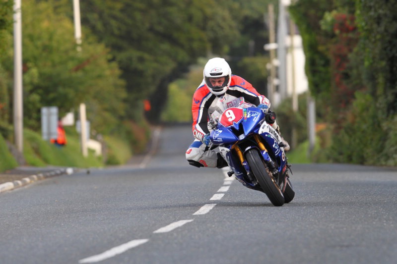 Ryan Farquhar fastest in Classic Superbike class at Manx GP