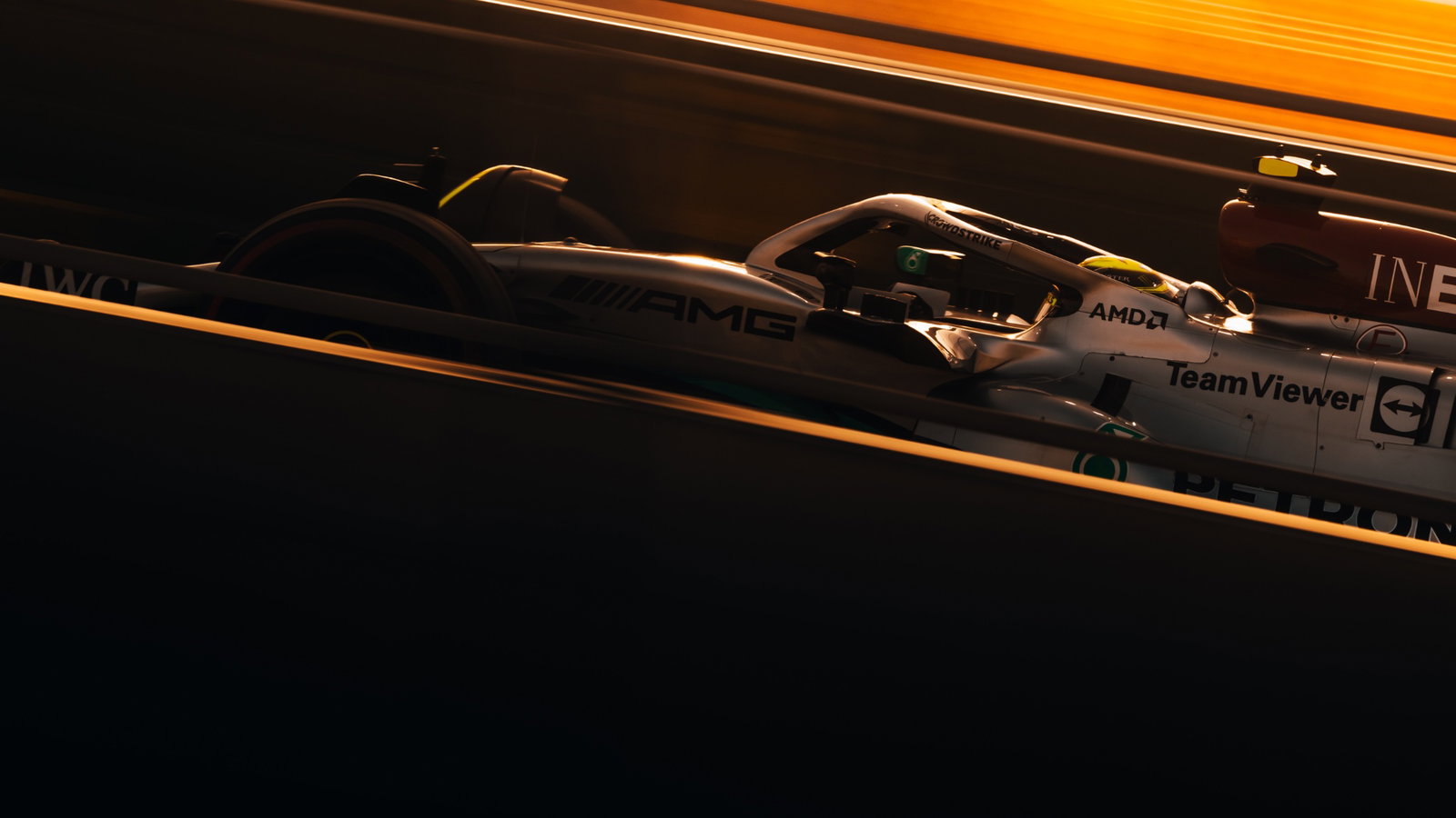 Lewis Hamilton (GBR) Mercedes AMG F1 W13.