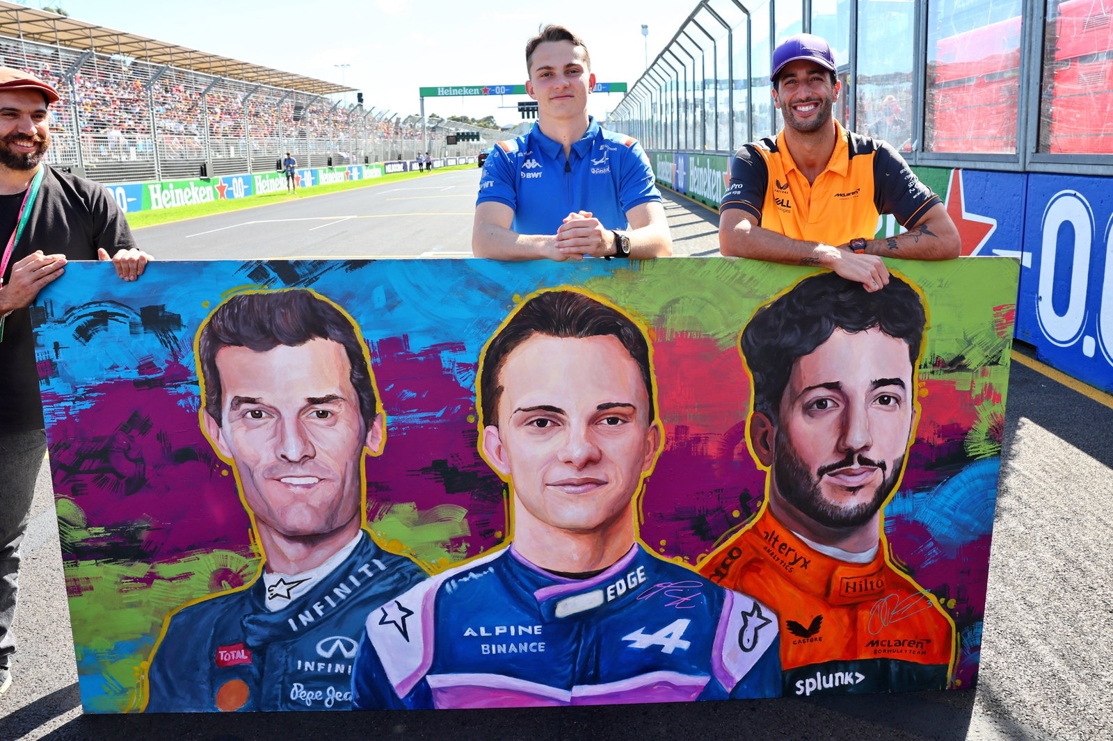 (L ke R ): Oscar Piastri (AUS) Alpine F1 Team Reserve Driver dan Daniel Ricciardo (AUS) McLaren. Formula 1 World
