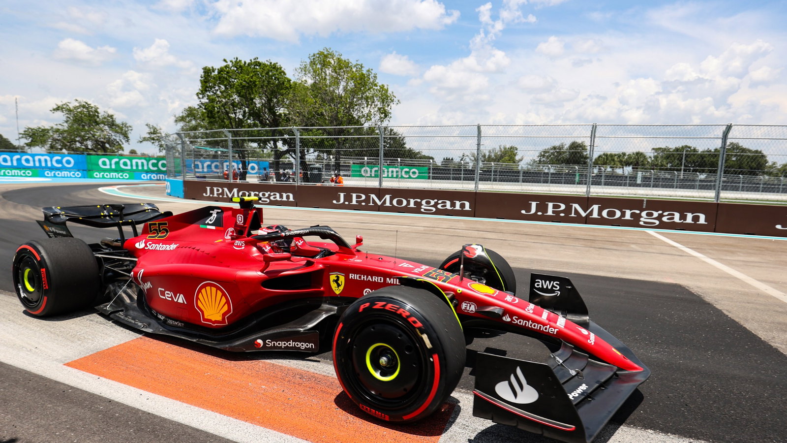 Carlos Sainz Jr (ESP) Ferrari F1-75.