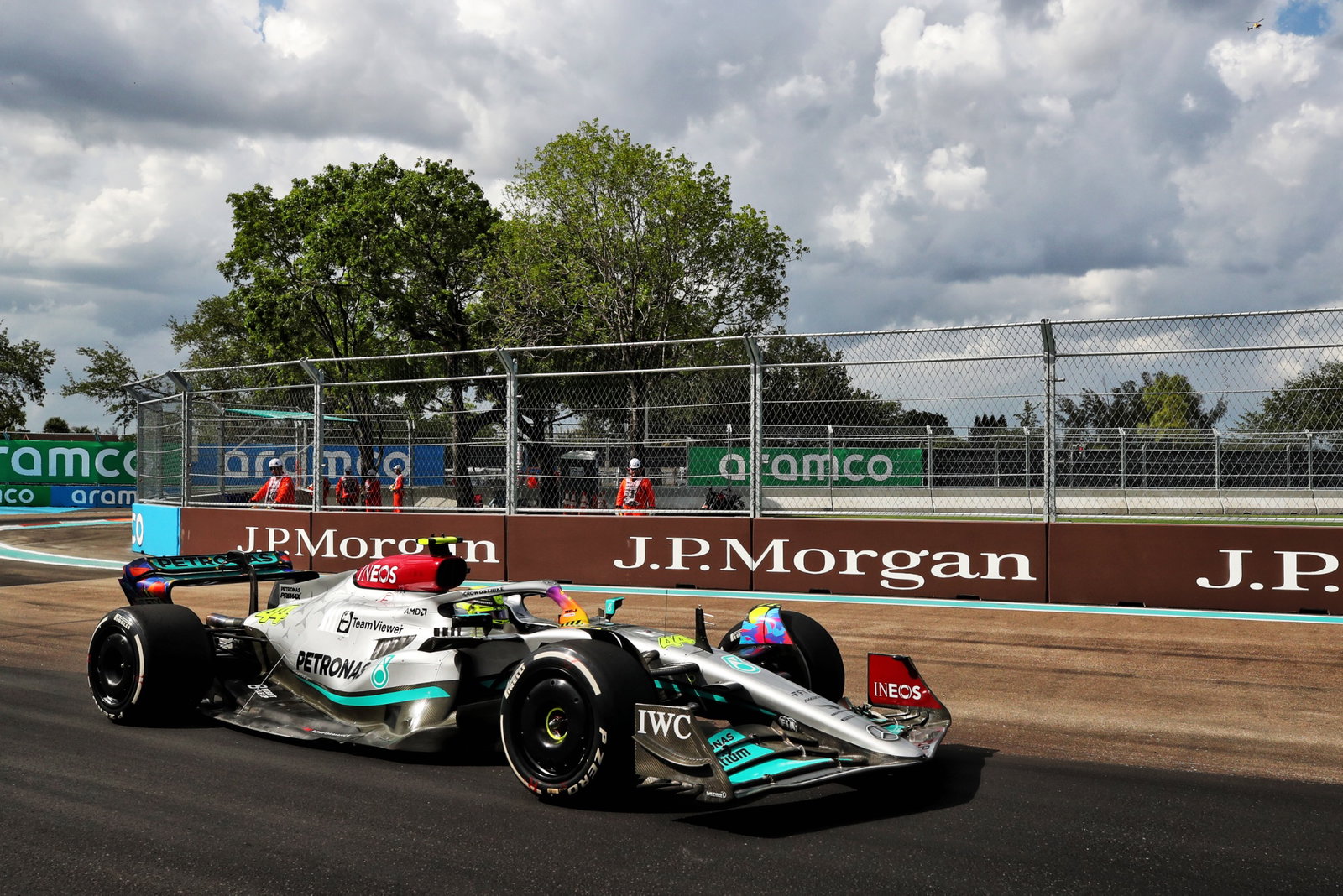 Lewis Hamilton (GBR) Mercedes AMG F1 W13. Formula 1 World Championship, Rd 5, Miami Grand Prix, Miami, Florida, USA, Race