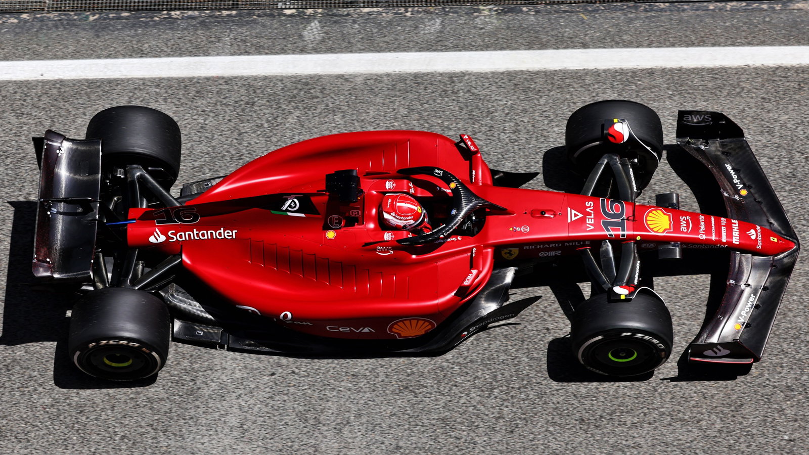 Charles Leclerc (MON) Ferrari F1-75.