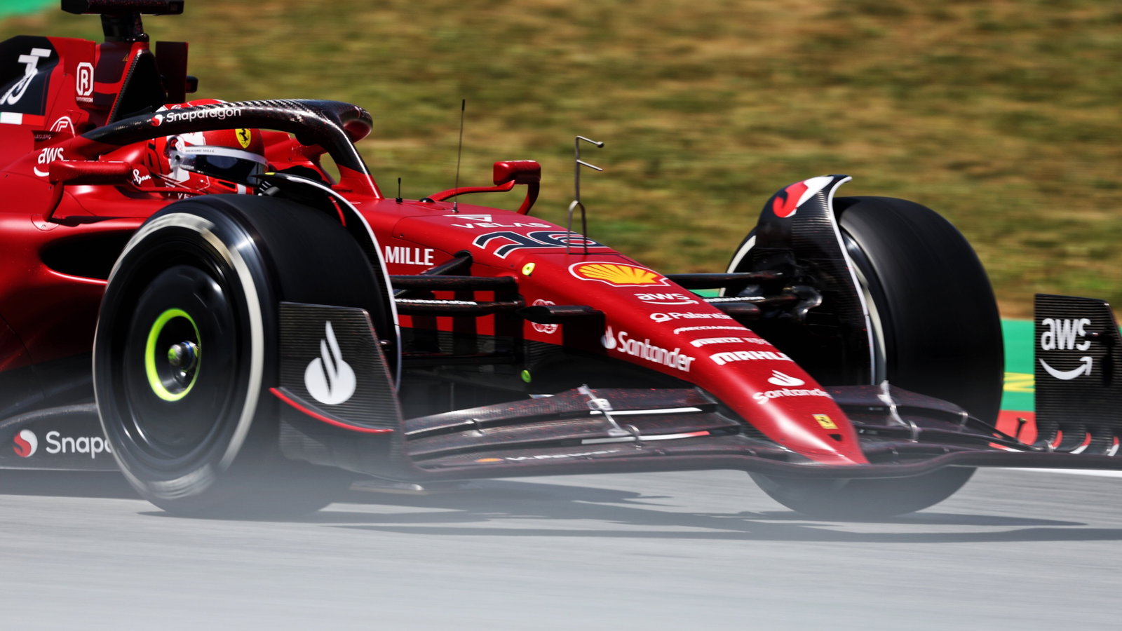 Charles Leclerc (MON) Ferrari F1-75.