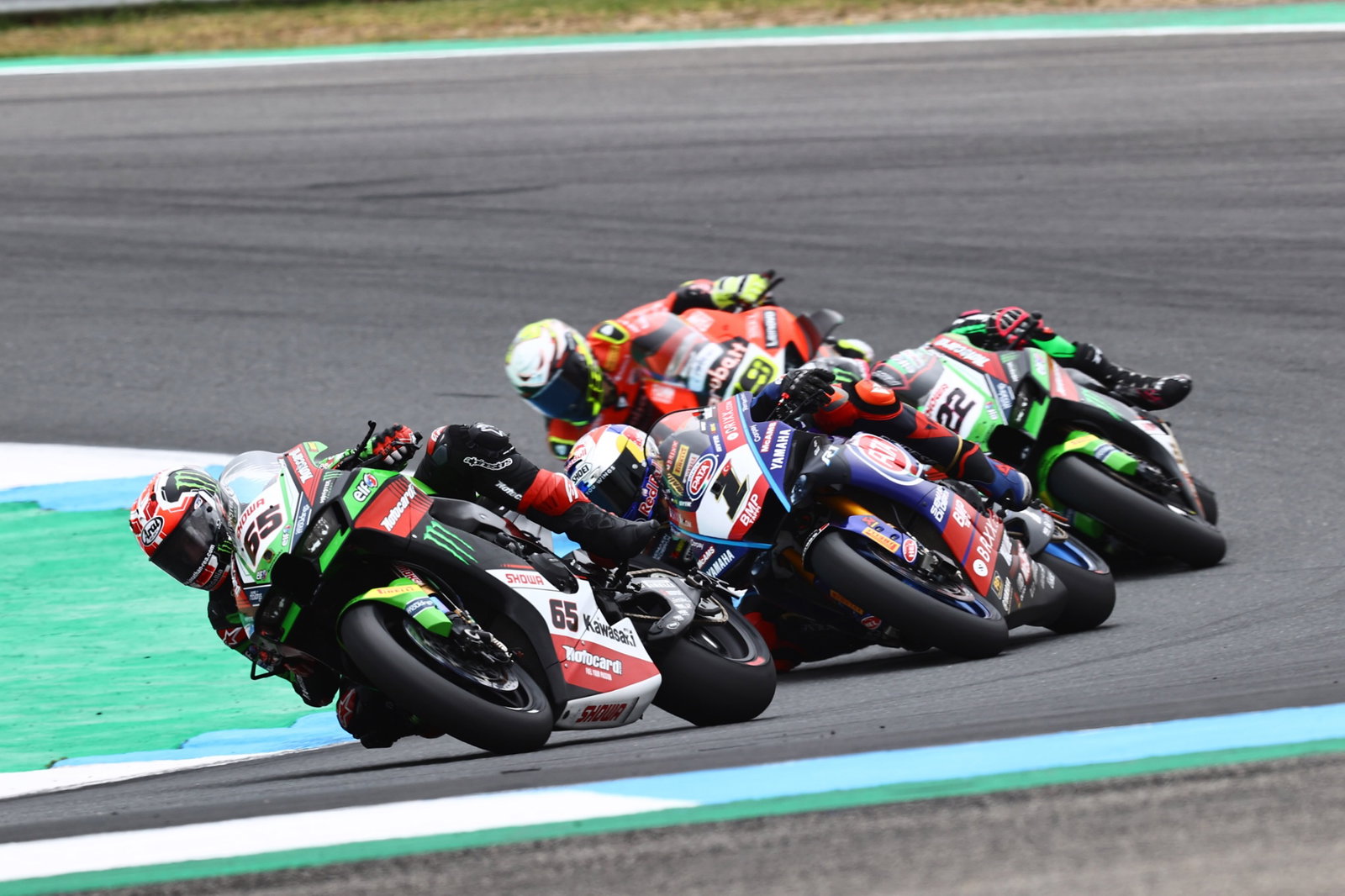 Jonathan Rea, Toprak] Razgatlioglu dan Alex Lowes, Estoril WorldSBK race2, 21 Mei