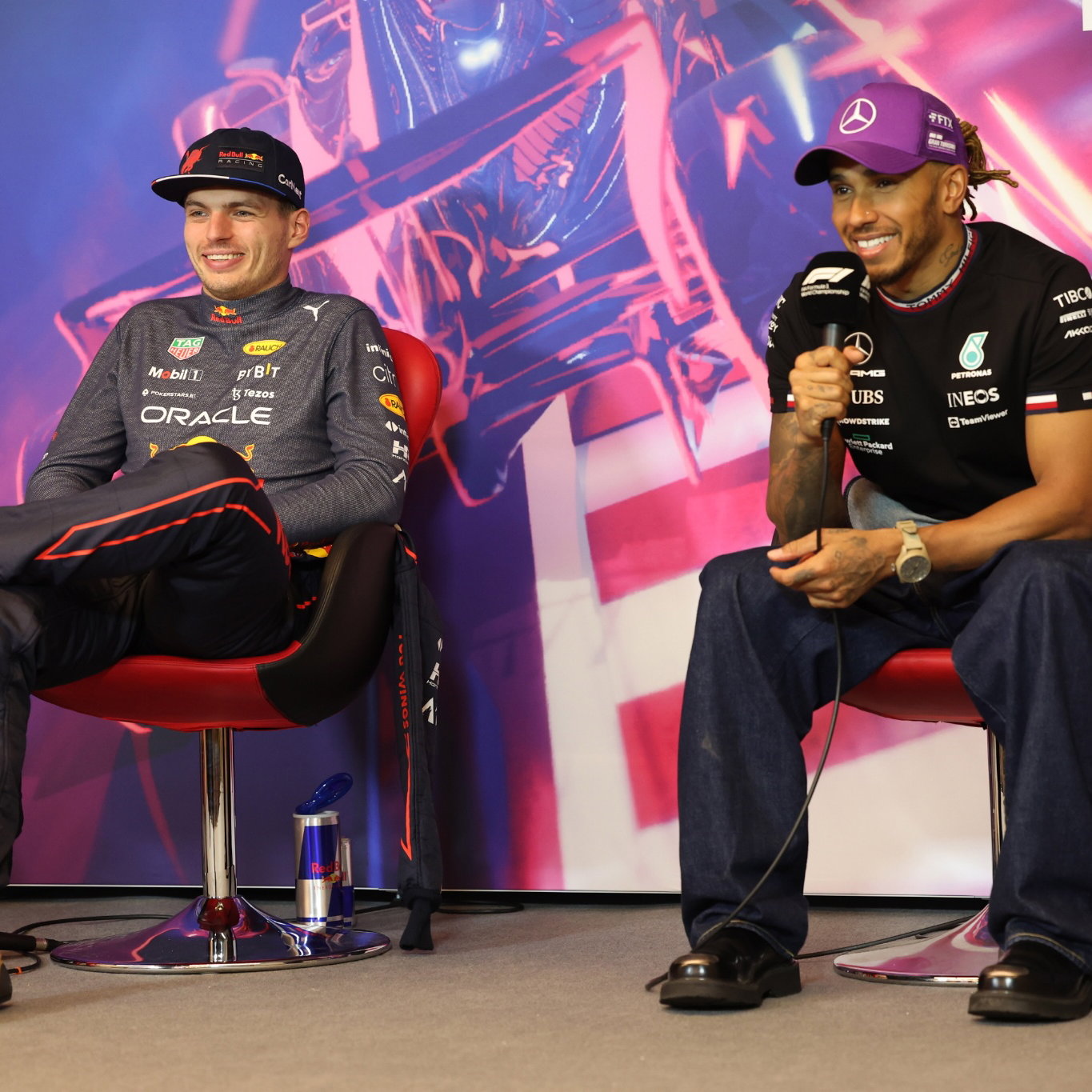 (L to R): Max Verstappen (NLD) Red Bull Racing and Lewis Hamilton (GBR) Mercedes AMG F1 in the post race FIA Press