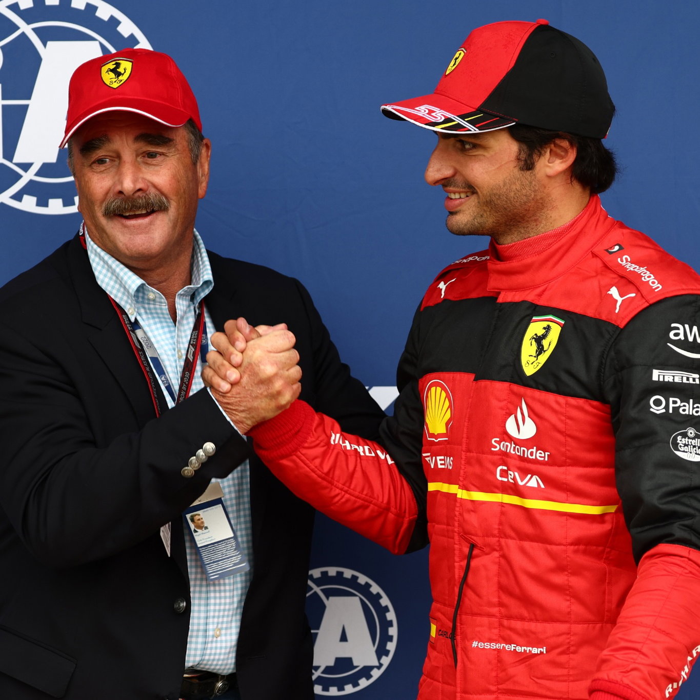 Nigel Mansell (GBR) with Carlos Sainz Jr (ESP) Ferrari F1-75. Formula 1 World Championship, Rd 10, British Grand Prix,