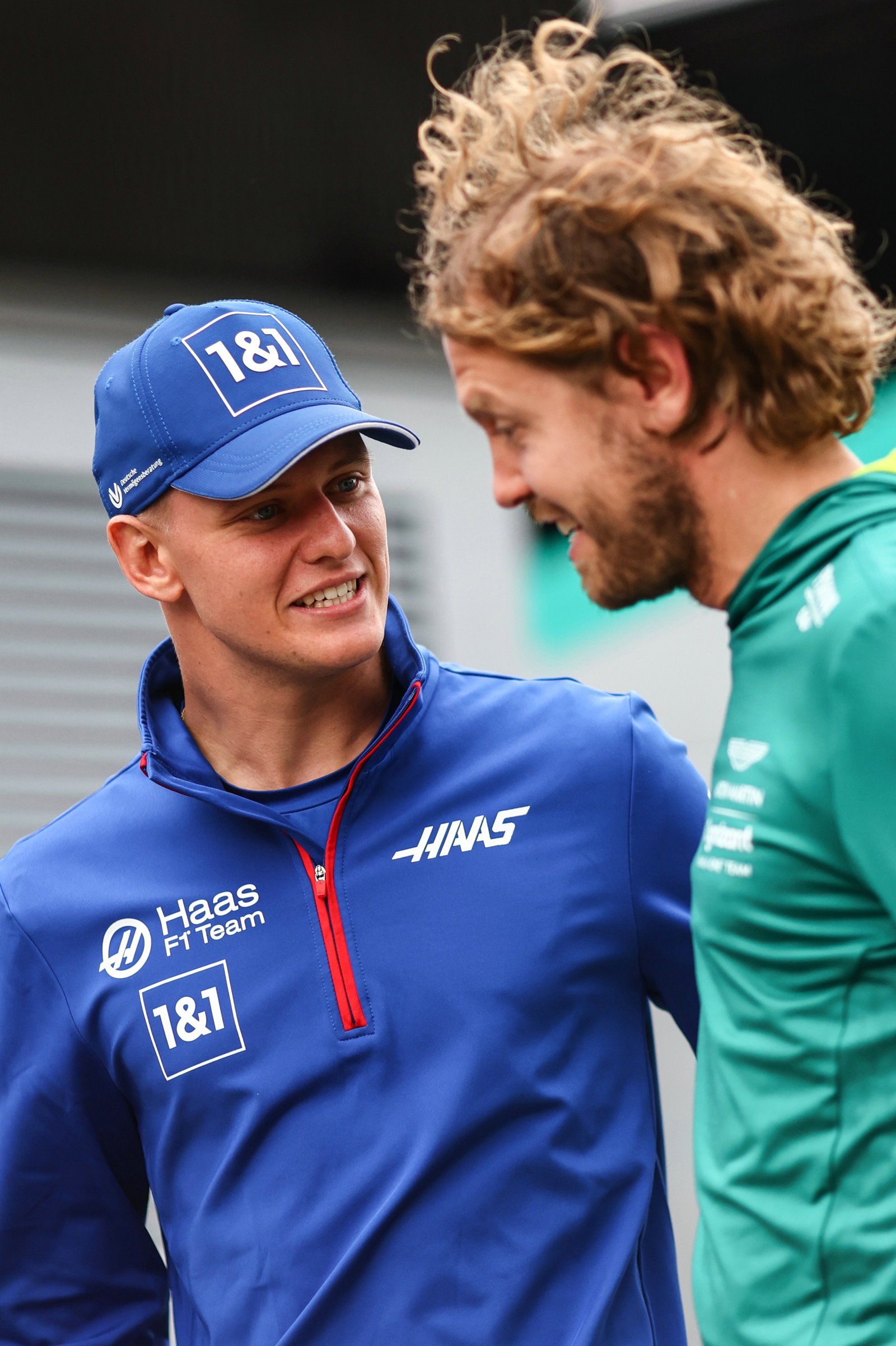 Mick Schumacher (GER) ), Haas F1 Team and Sebastian Vettel (GER), Kejuaraan Dunia Formula 1 Tim F1 Aston Martin, Rd 11,