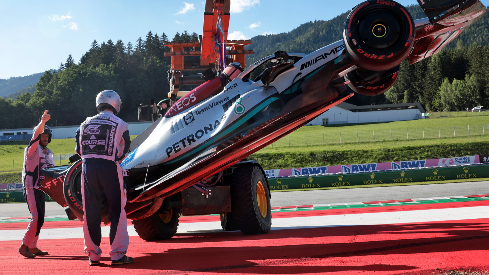 The damaged Mercedes 