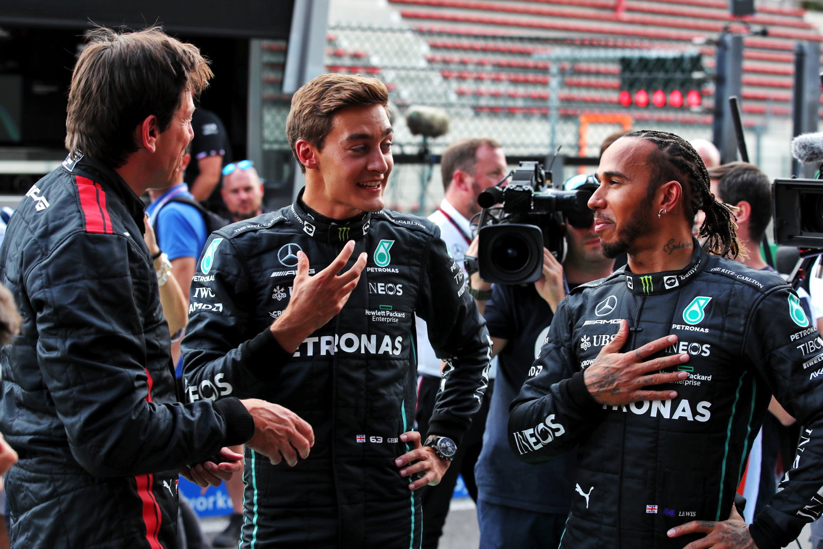 (L to R): Toto Wolff (GER) Mercedes AMG F1 Shareholder and Executive Director with George Russell (GBR) Mercedes AMG F1 and
