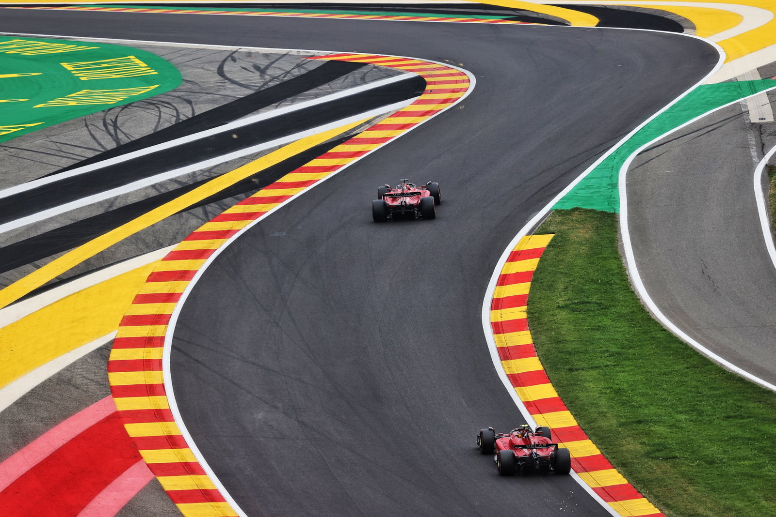 Charles Leclerc (MON) Ferrari F1-75 leads team mate Carlos Sainz Jr (ESP) Ferrari F1-75. Formula 1 World Championship, Rd