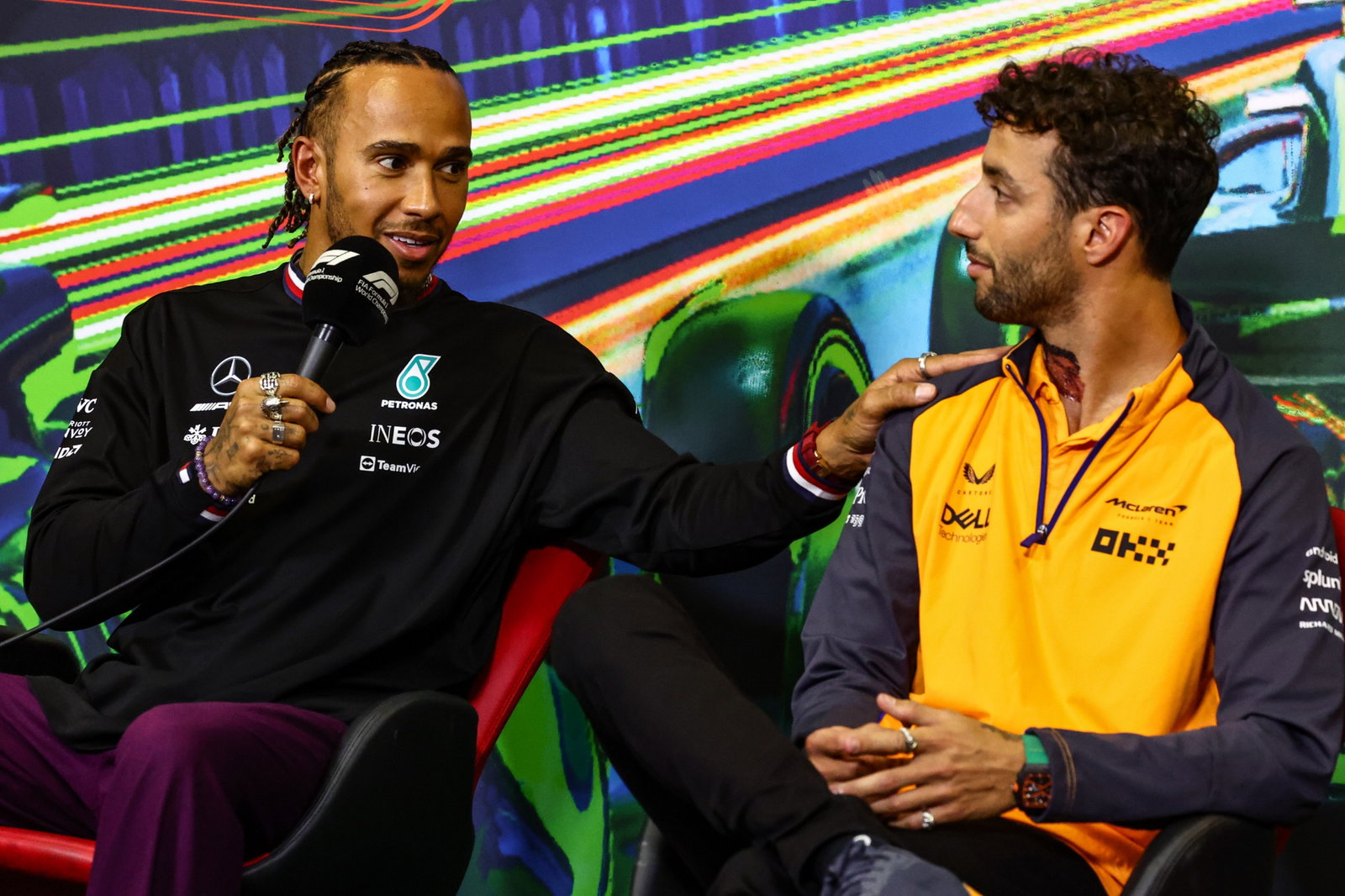 Lewis Hamilton (GBR), Mercedes AMG F1 and Daniel Ricciardo (AUS), McLaren F1 Team Formula 1 World Championship, Rd 16,