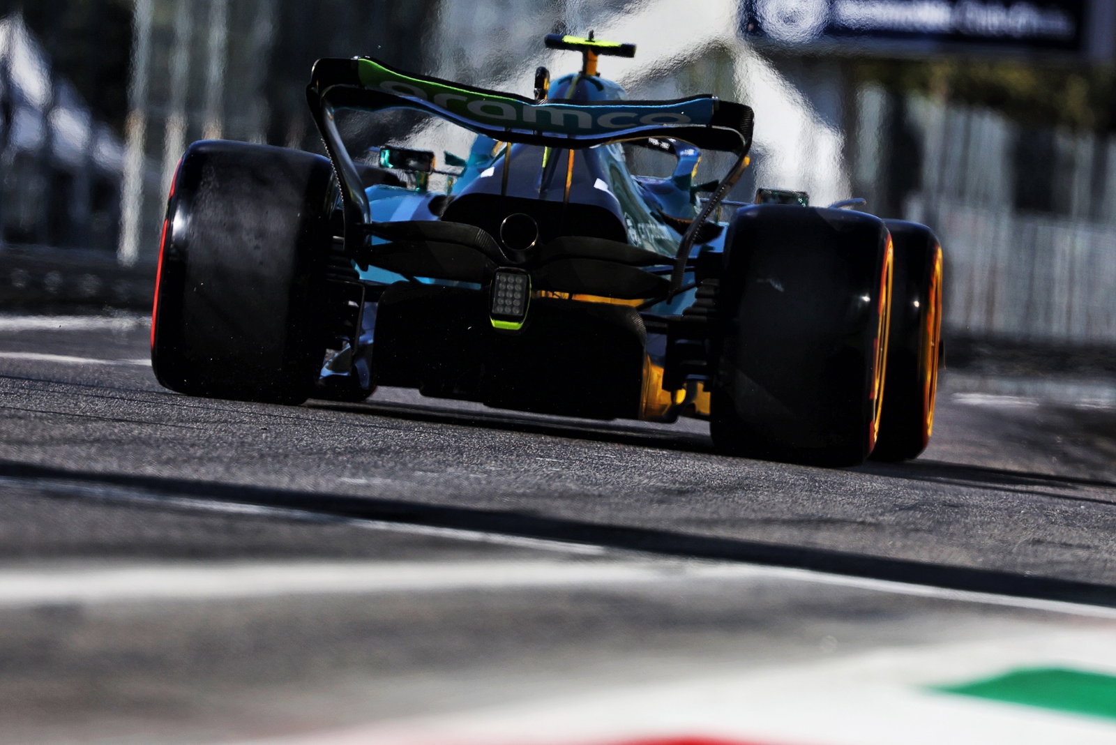 Sebastian Vettel (GER ) Aston Martin F1 Team AMR22. Kejuaraan Dunia Formula 1, Rd 16, Grand Prix Italia, Monza, Italia,