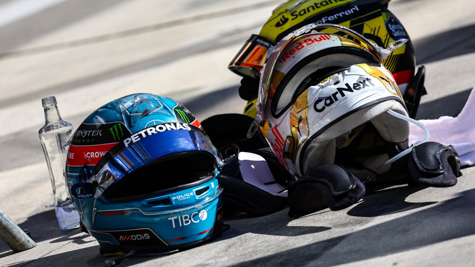Helmets of Charles Leclerc (FRA), Scuderia Ferrari, George Russell (GBR), Mercedes AMG F1 and Max Verstappen (NLD), Red Bull