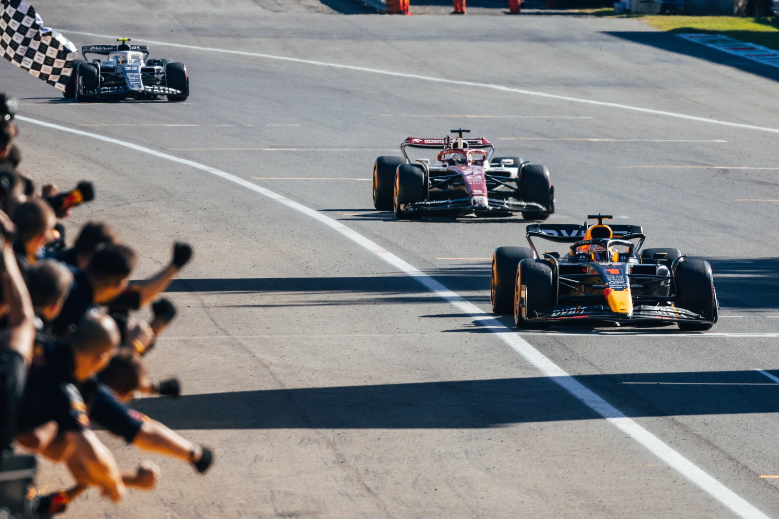 Race winner Max Verstappen (NLD) Red Bull Racing RB18 takes the chequered flag at the end of the race. Formula 1 World