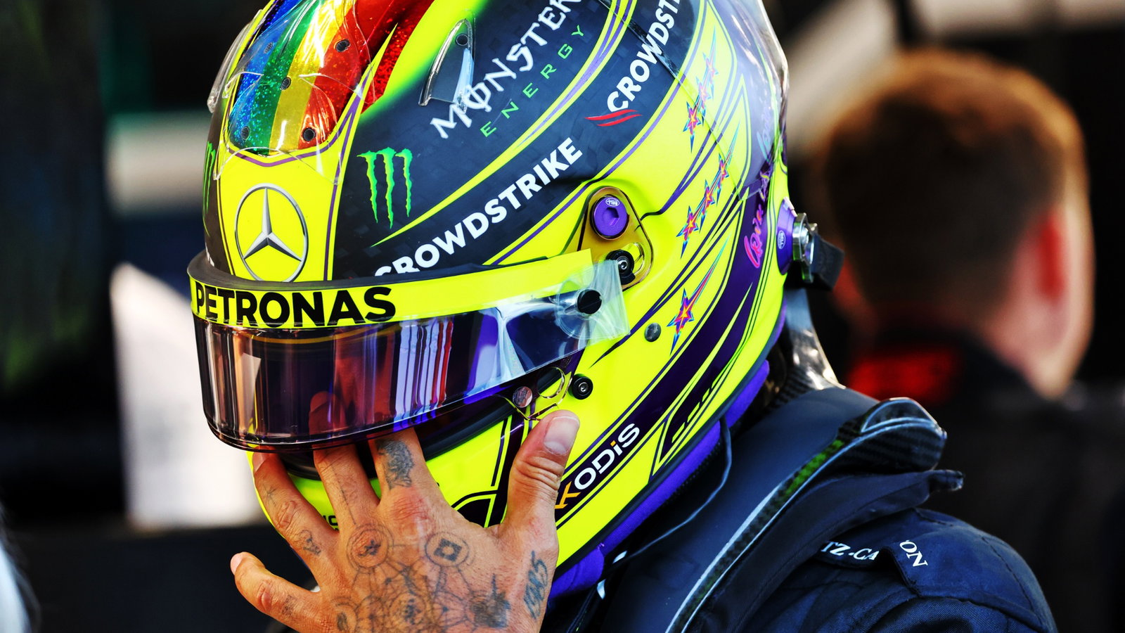 Lewis Hamilton (GBR) Mercedes AMG F1. Formula 1 World Championship, Rd 17, Singapore Grand Prix, Marina Bay Street