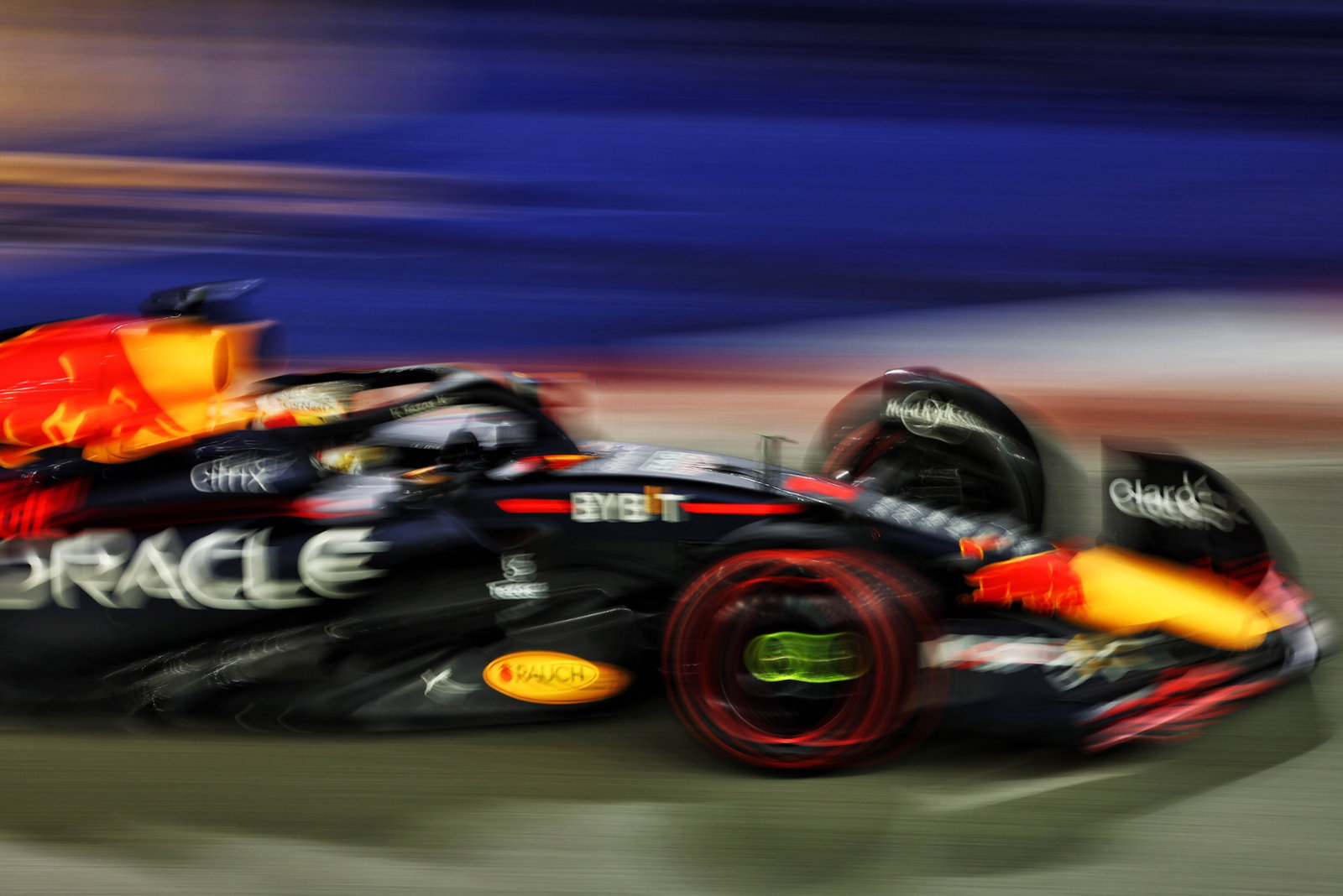Max Verstappen (NLD) ) Red Bull Racing RB18. Kejuaraan Dunia Formula 1, Rd 17, Grand Prix Singapura, Jalan Marina Bay