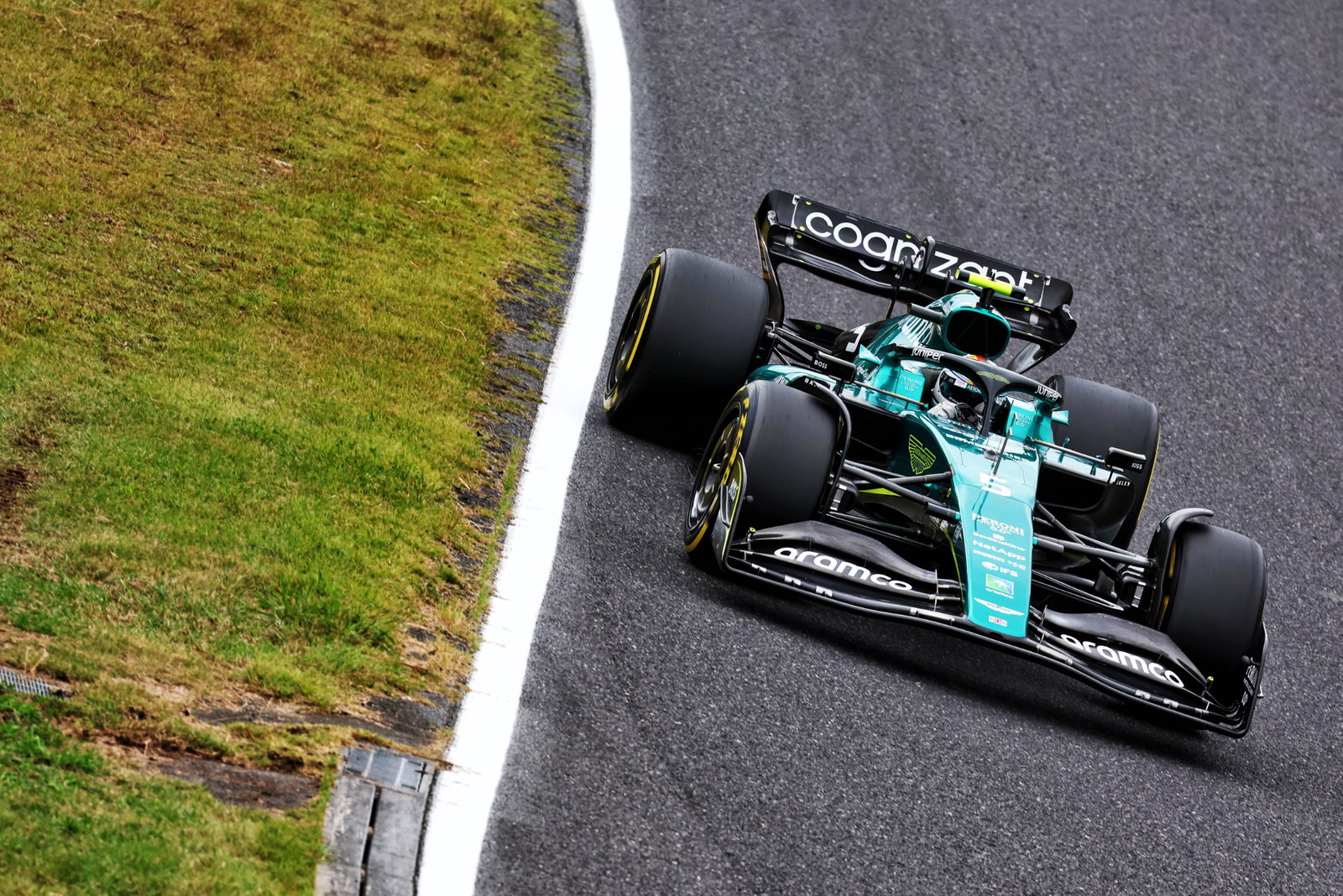 Sebastian Vettel (GER ) Aston Martin F1 Team AMR22. Kejuaraan Dunia Formula 1, Rd 18, Grand Prix Jepang, Suzuka,