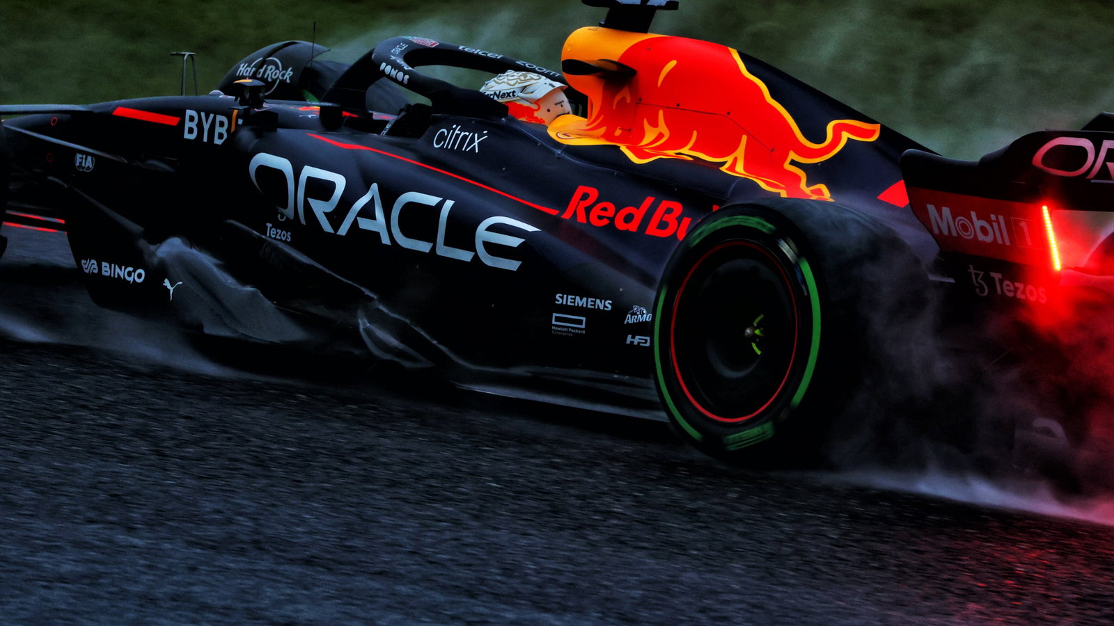 Max Verstappen (NLD) Red Bull Racing RB18. Formula 1 World Championship, Rd 18, Japanese Grand Prix, Suzuka, Japan, Race