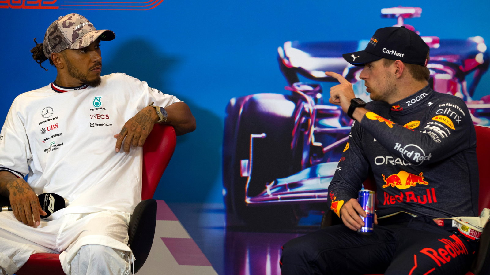 (L to R): Lewis Hamilton (GBR) Mercedes AMG F1 and Max Verstappen (NLD) Red Bull Racing in the FIA Press Conference.
