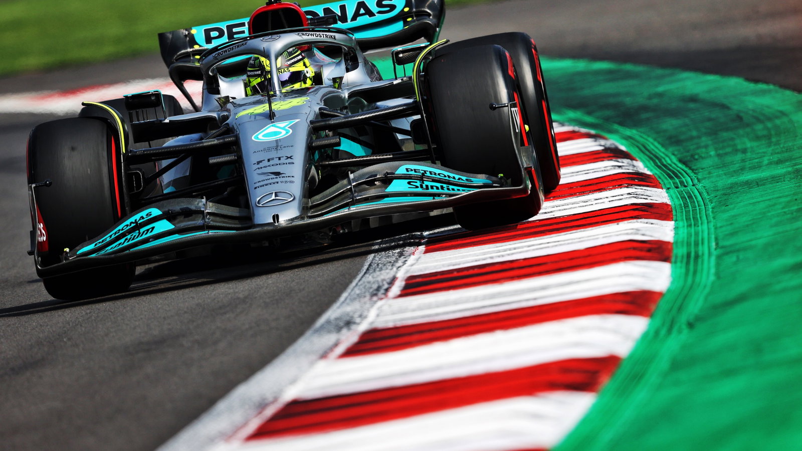 Lewis Hamilton (GBR) Mercedes AMG F1 W13. 