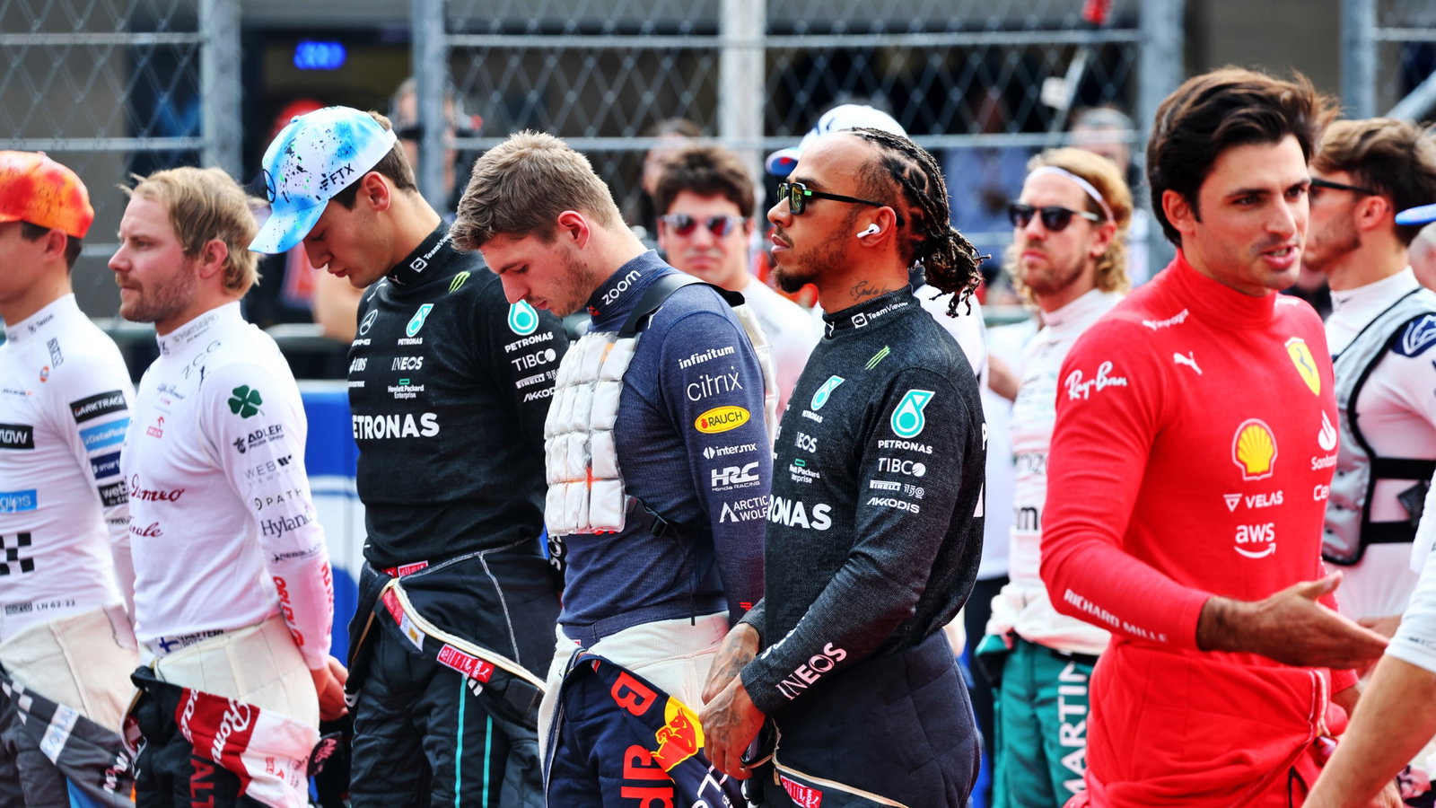 Lewis Hamilton (GBR) Mercedes AMG F1 and Max Verstappen (NLD) Red Bull Racing on the grid. Formula 1 World Championship,