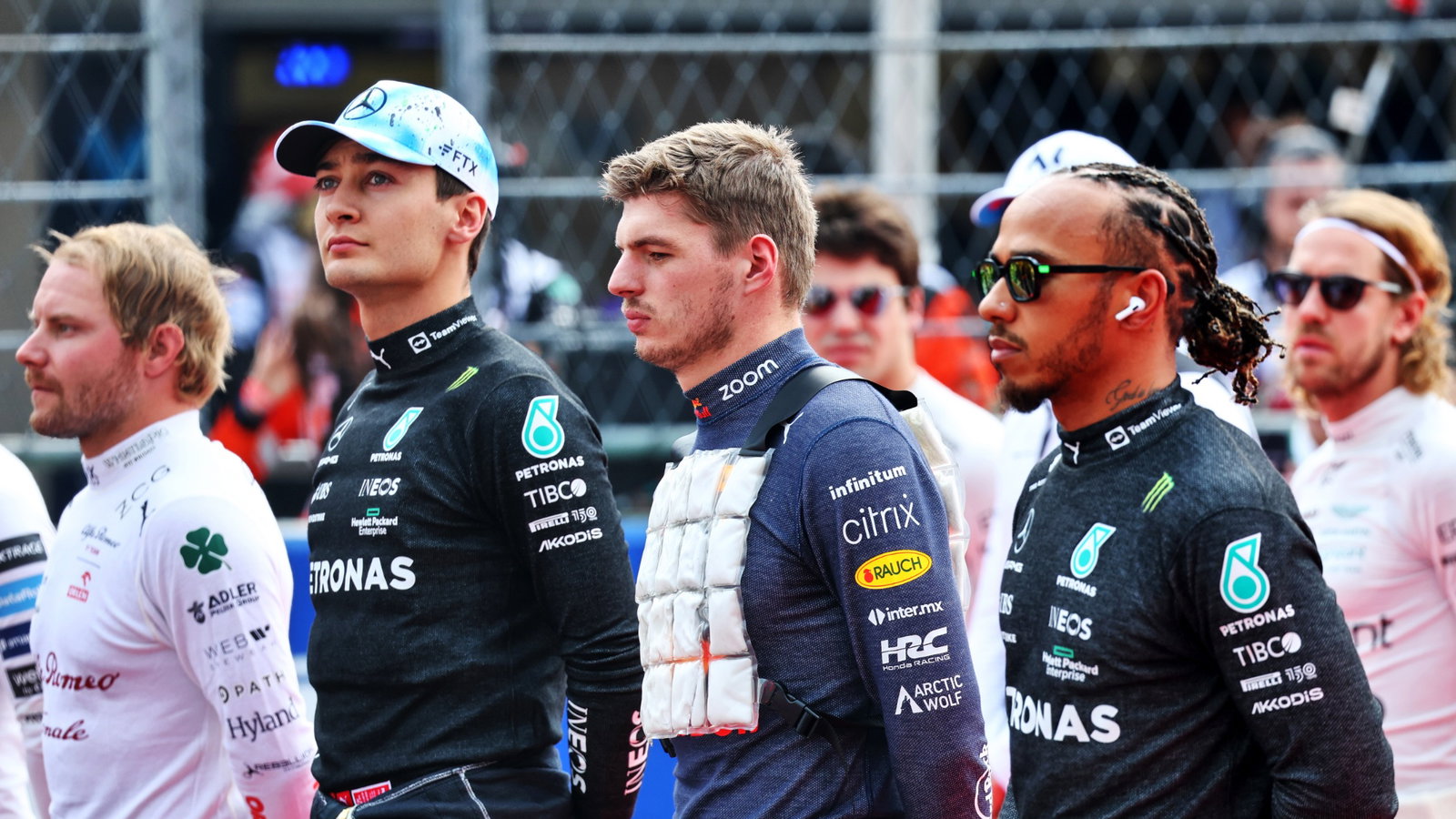 (L to R): George Russell (GBR) Mercedes