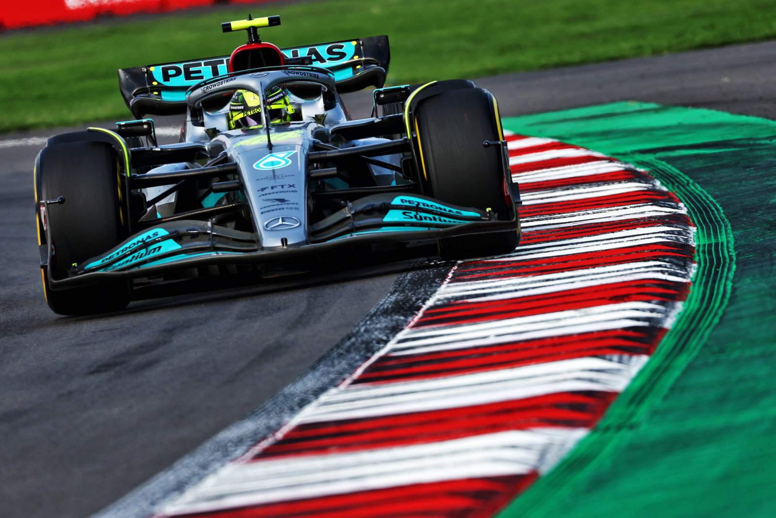 Lewis Hamilton (GBR) Mercedes AMG F1 