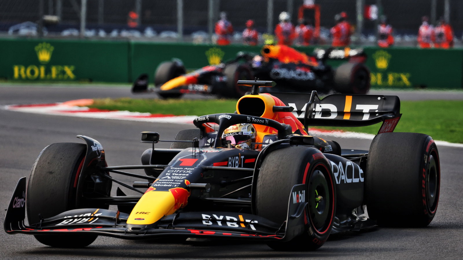 Max Verstappen (NLD) Red Bull Racing RB18.