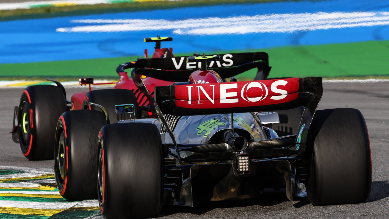 Carlos Sainz Jr (ESP), Scuderia Ferrari and Lewis Hamilton (GBR), Mercedes AMG F1 Formula 1 World Championship, Rd 21,