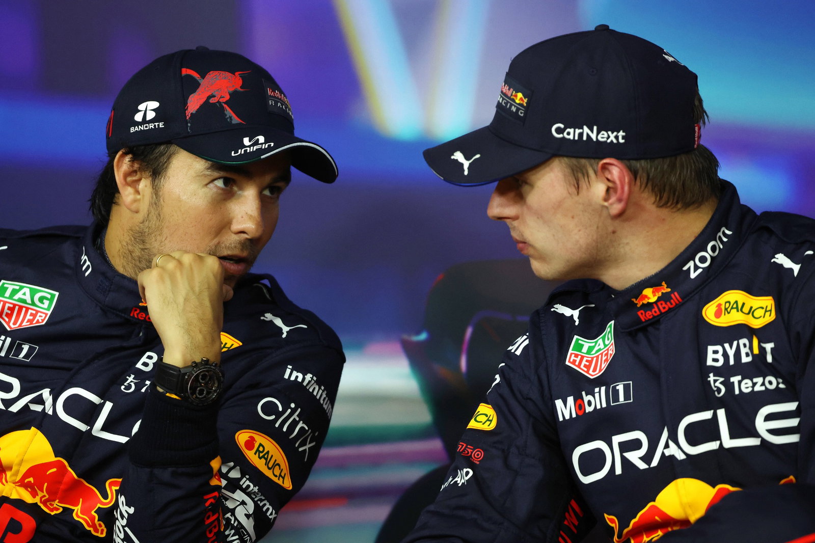(L ke R ): Sergio Perez (MEX) Red Bull Racing dan Max Verstappen (NLD) Red Bull Racing di pos kualifikasi FIA Press
