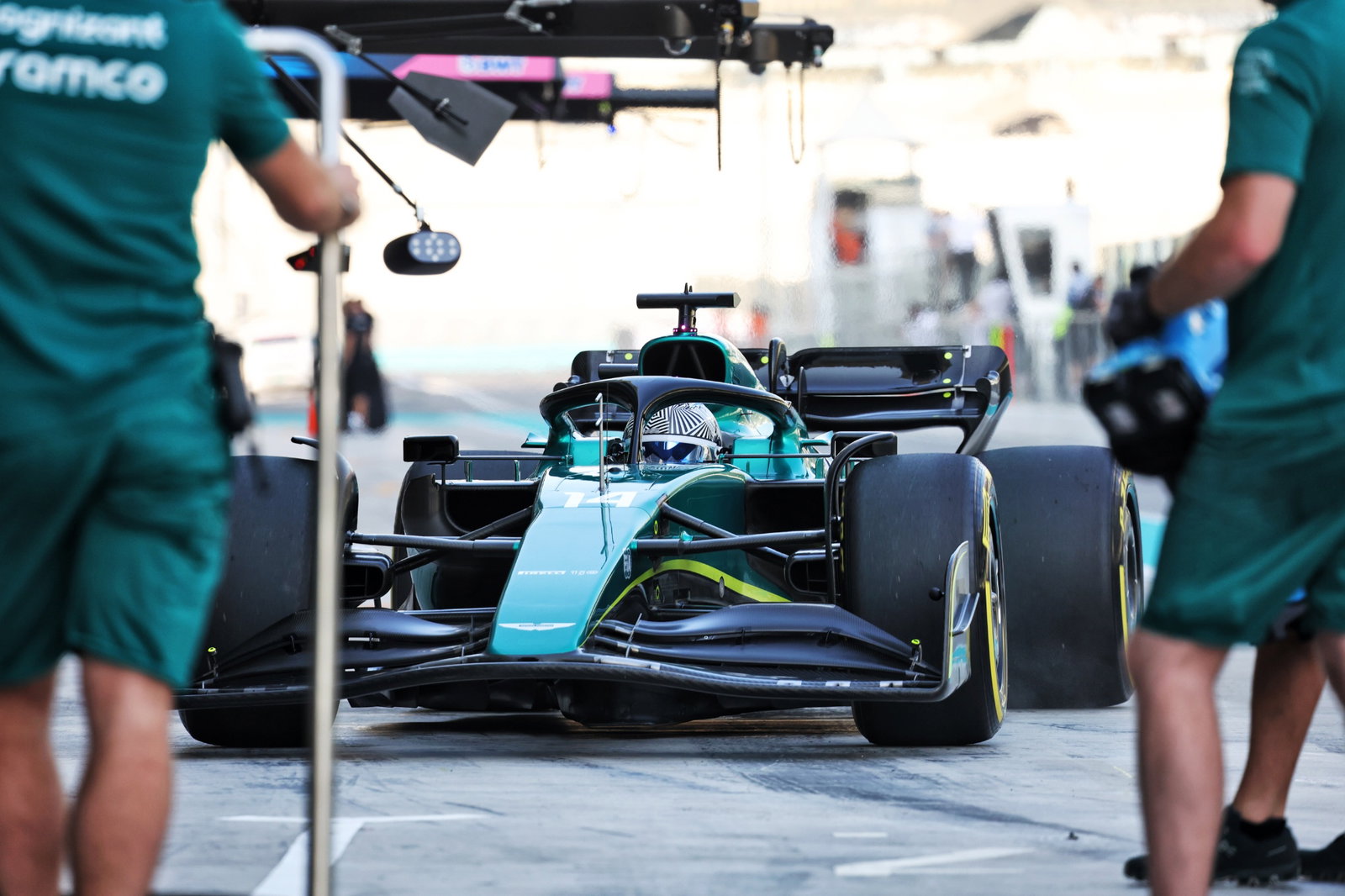 Fernando Alonso (ESP) Aston Martin F1 Team AMR22. Formula 1 Testing, Yas Marina Circuit, Abu Dhabi, Tuesday.-