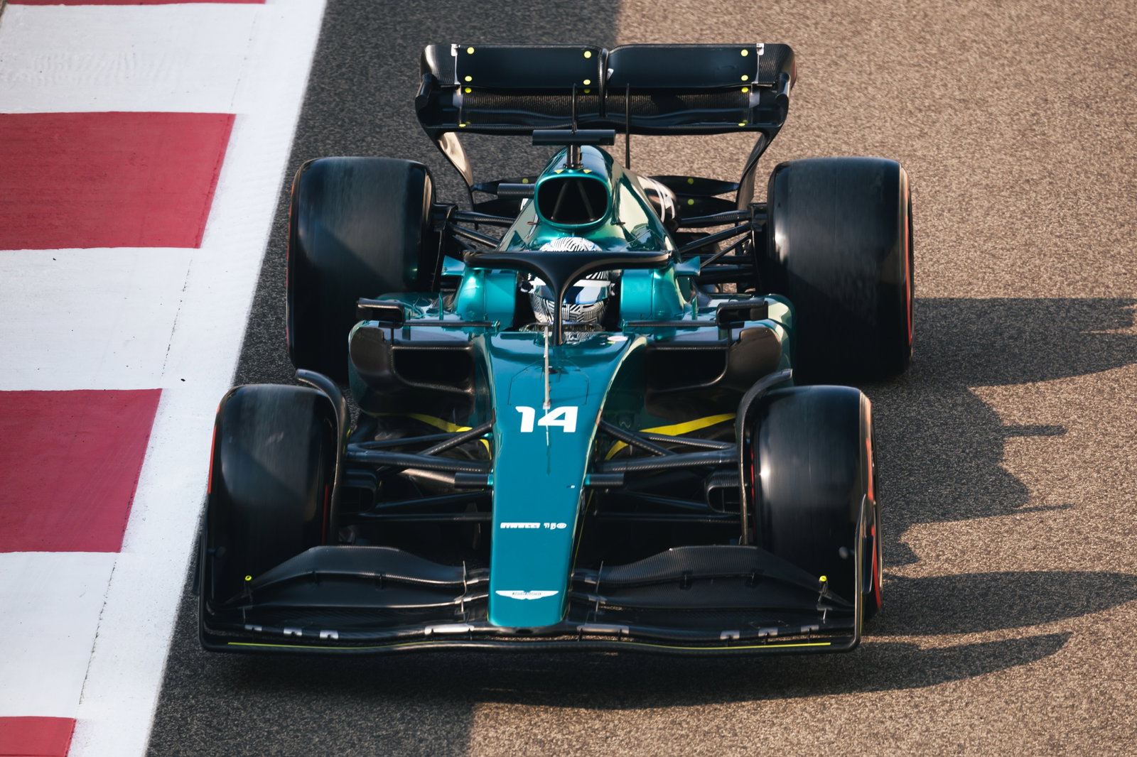 Fernando Alonso (ESP) Aston Martin F1 Team AMR22. Formula 1 Testing, Yas Marina Circuit, Abu Dhabi, Tuesday.-