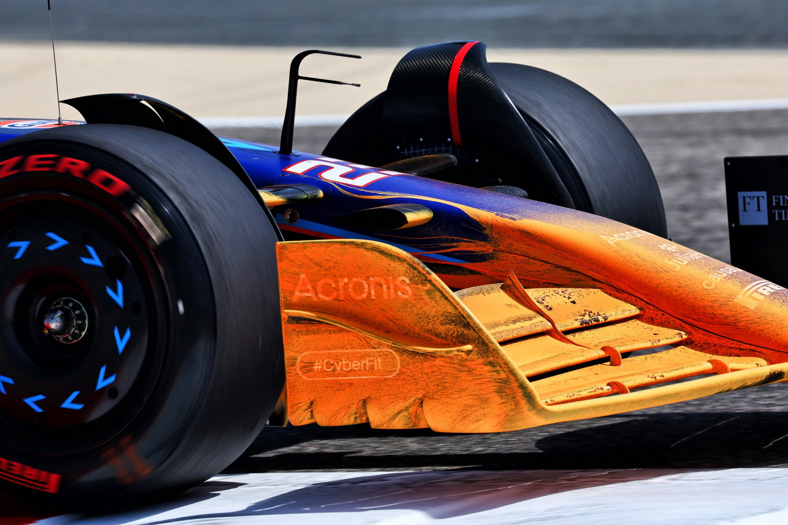 Alexander Albon (THA ) Sayap depan Williams Racing FW45 dengan cat flow-vis. Pengujian Formula 1, Sakhir, Bahrain, Hari Pertama.-