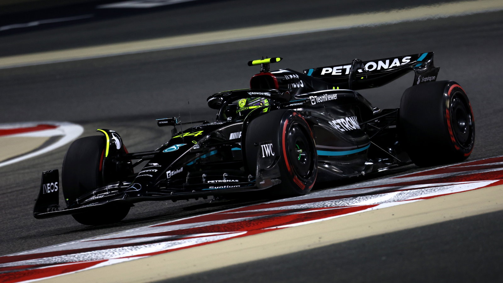 Lewis Hamilton (GBR) Mercedes AMG F1 W14. 