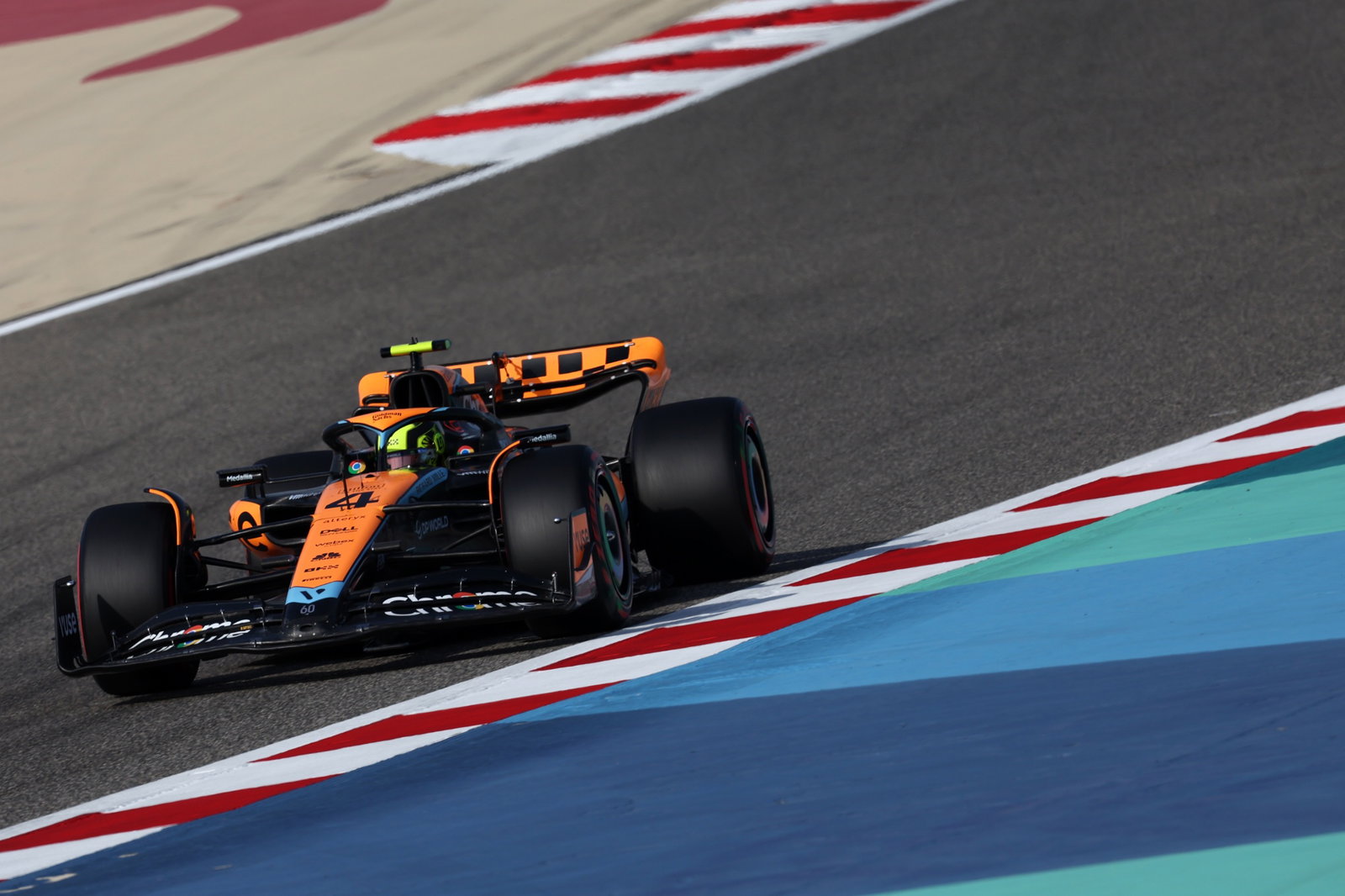 Lando Norris (GBR ) McLaren MCL60. Kejuaraan Dunia Formula 1, Rd 1, Grand Prix Bahrain, Sakhir, Bahrain, Kualifikasi