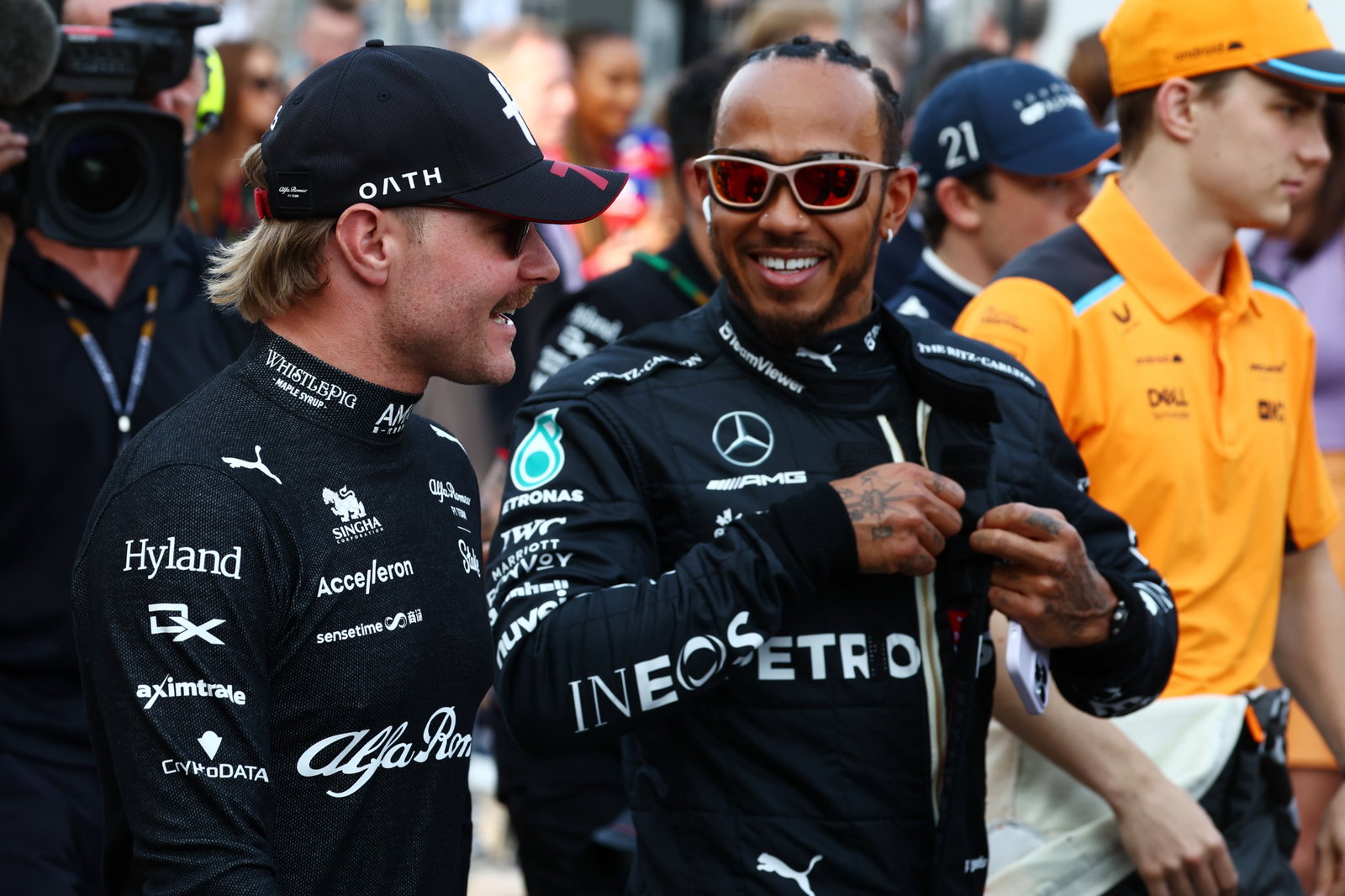 (L to R): Valtteri Bottas (FIN) Alfa Romeo F1 Team and Lewis Hamilton (GBR) Mercedes AMG F1 on the drivers' parade.