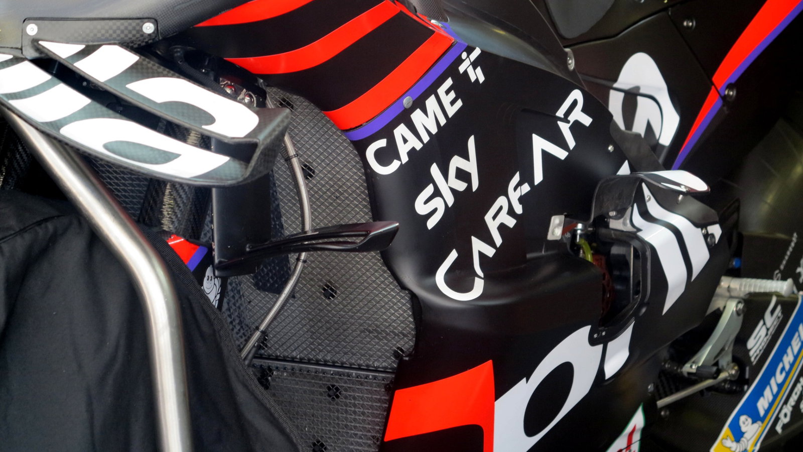 Aprilia fork mounted wings, PortimaoMotoGP test, 11 March