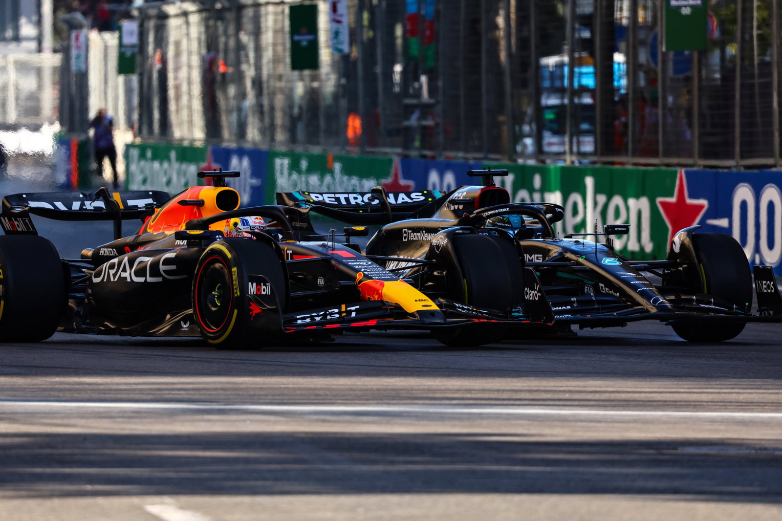 Max Verstappen (NLD), Red Bull Racing and George Russell (GBR), Mercedes AMG F1 Formula 1 World Championship, Rd 4,