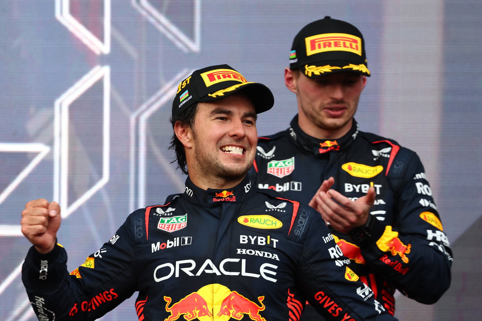 peringkat pertama Sergio Perez (MEX) Red Bull Racing RB19. Kejuaraan Dunia Formula 1, Rd 4, Grand Prix Azerbaijan, Baku Street