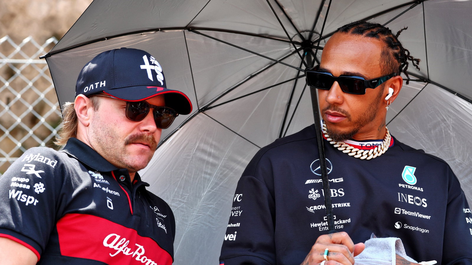 (L to R): Valtteri Bottas (FIN) Alfa Romeo F1 Team and Lewis Hamilton (GBR) Mercedes AMG F1 on the drivers' parade.
