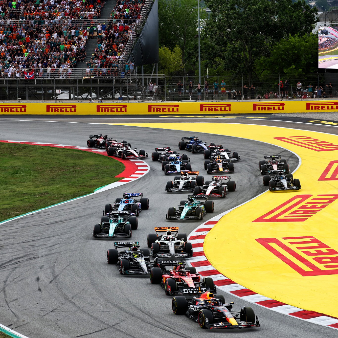 Max Verstappen (NLD) Red Bull Racing RB19 leads at the start of the race. Formula 1 World Championship, Rd 8, Spanish