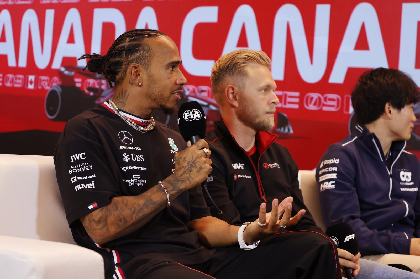 (L to R): Lewis Hamilton (GBR) Mercedes AMG F1 and Kevin Magnussen (DEN) Haas F1 Team in the FIA Press Conference. Formula