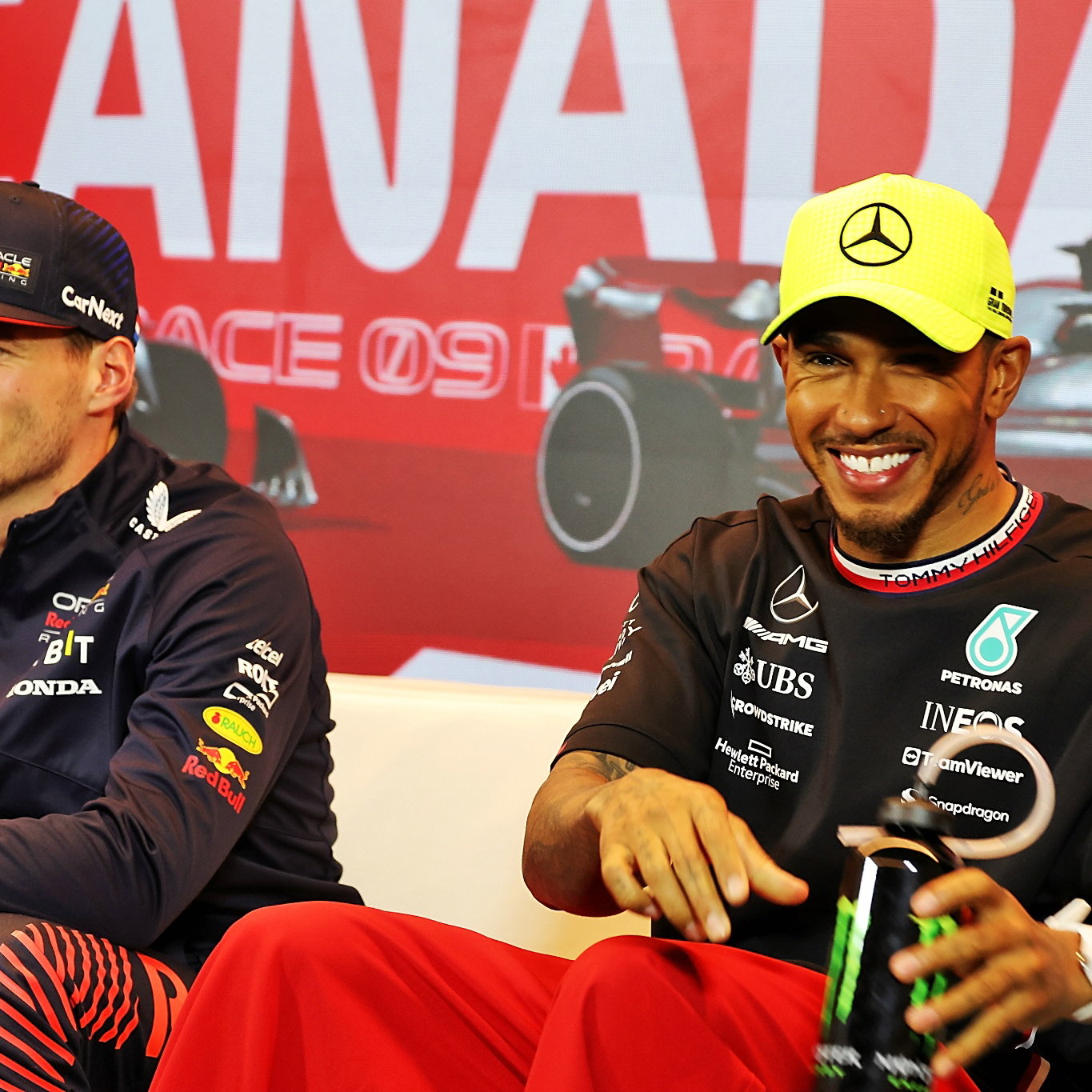 (L to R): Max Verstappen (NLD) Red Bull Racing and Lewis Hamilton (GBR) Mercedes AMG F1 in the post race FIA Press
