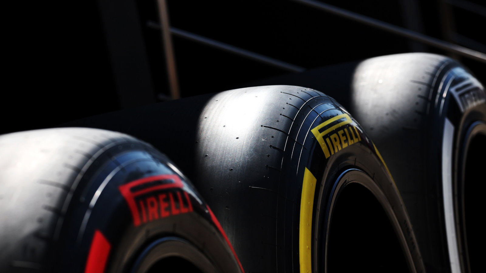 Pirelli tyres. Formula 1 World Ch