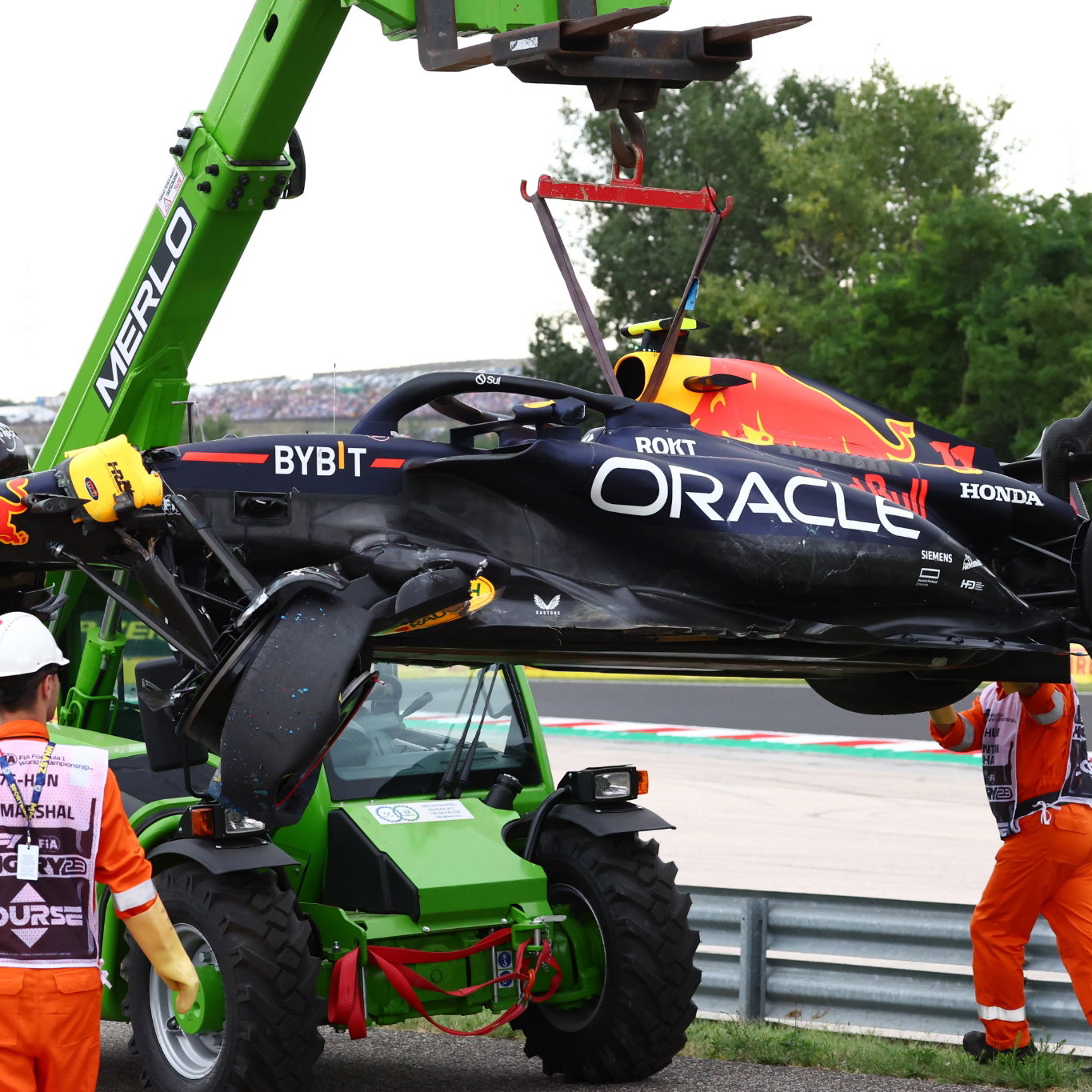 The damaged Red Bull Racing RB19 of Sergio Perez (MEX) is recovered from the circuit. Formula 1 World Championship, Rd 12,